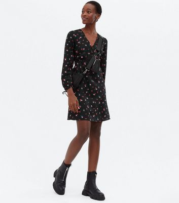 Tall Black Ditsy Floral Empire Mini Dress New Look