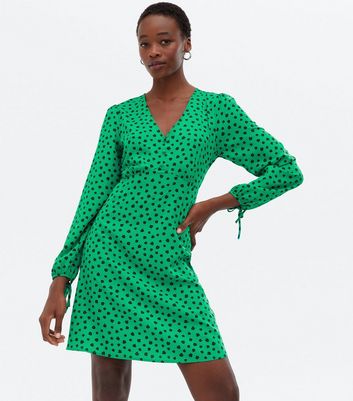 Tall Green Ditsy Floral Empire Mini Dress New Look