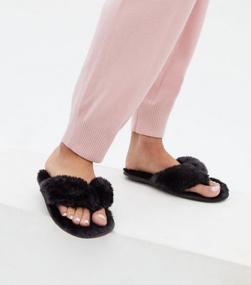 Black Faux Fur Flip Flop Slippers New Look