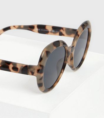 oval tortoise shell sunglasses