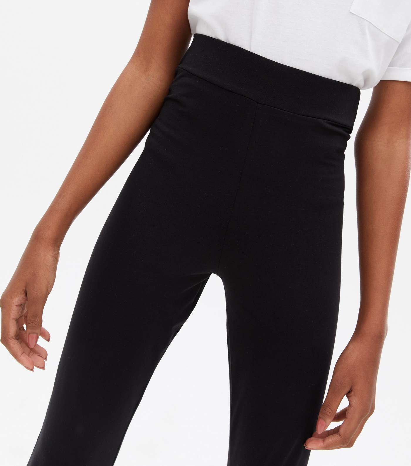https://media2.newlookassets.com/i/newlook/817118901M2/girls/clothing/leggings/girls-black-ruched-high-waist-leggings.jpg?strip=true&w=1400&qlt=60&fmt=jpeg