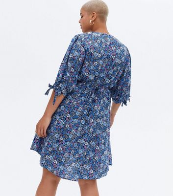 Curves Blue Ditsy Floral Tie Sleeve Mini Tea Dress New Look