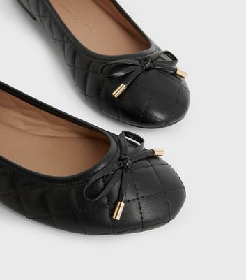 Black quilted 2025 flat shoes