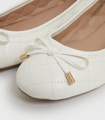 Teenager Schuhe für Mädchen Girls White Quilted Bow Front Ballet Pumps