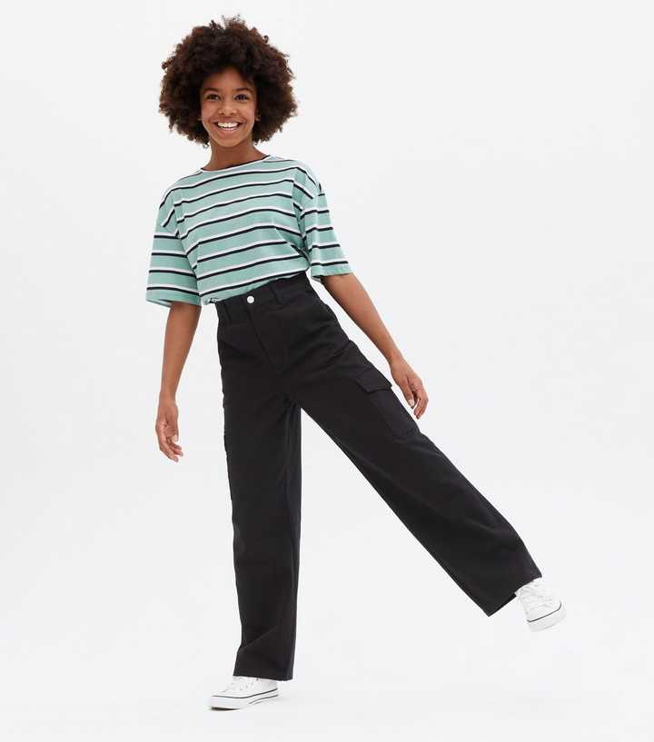 https://media2.newlookassets.com/i/newlook/824048501/girls/girls-clothing/girls-trousers/girls-black-wide-leg-cargo-trousers.jpg?strip=true&qlt=50&w=720