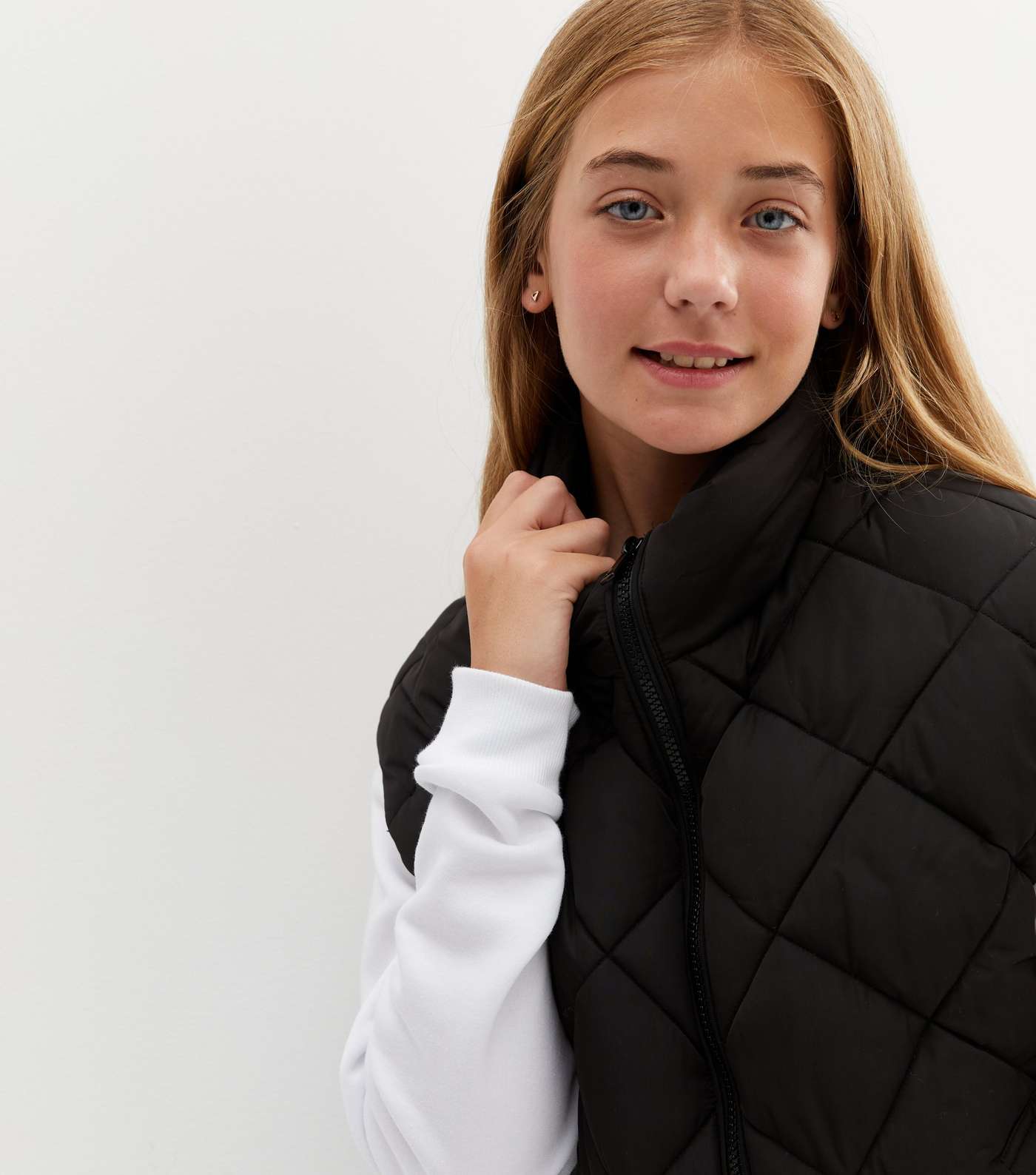 Girls Black Quilted Gilet Image 3