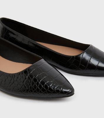 Black hot sale crocodile pumps