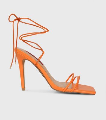 How to Wear Orange Heels: 15 Cool & Attractive Outfit Ideas - FMag.com |  Zapatos naranjas, Tacones de color naranja, Atuendos de primavera