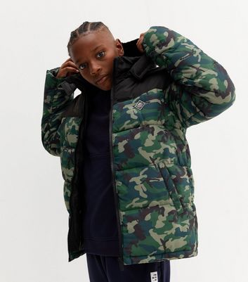 Boys Green Camo Colour Block Hooded Puffer Jacket New Look