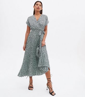 Green leopard print dress hotsell new look