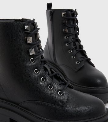 Lace up black hot sale chunky boots