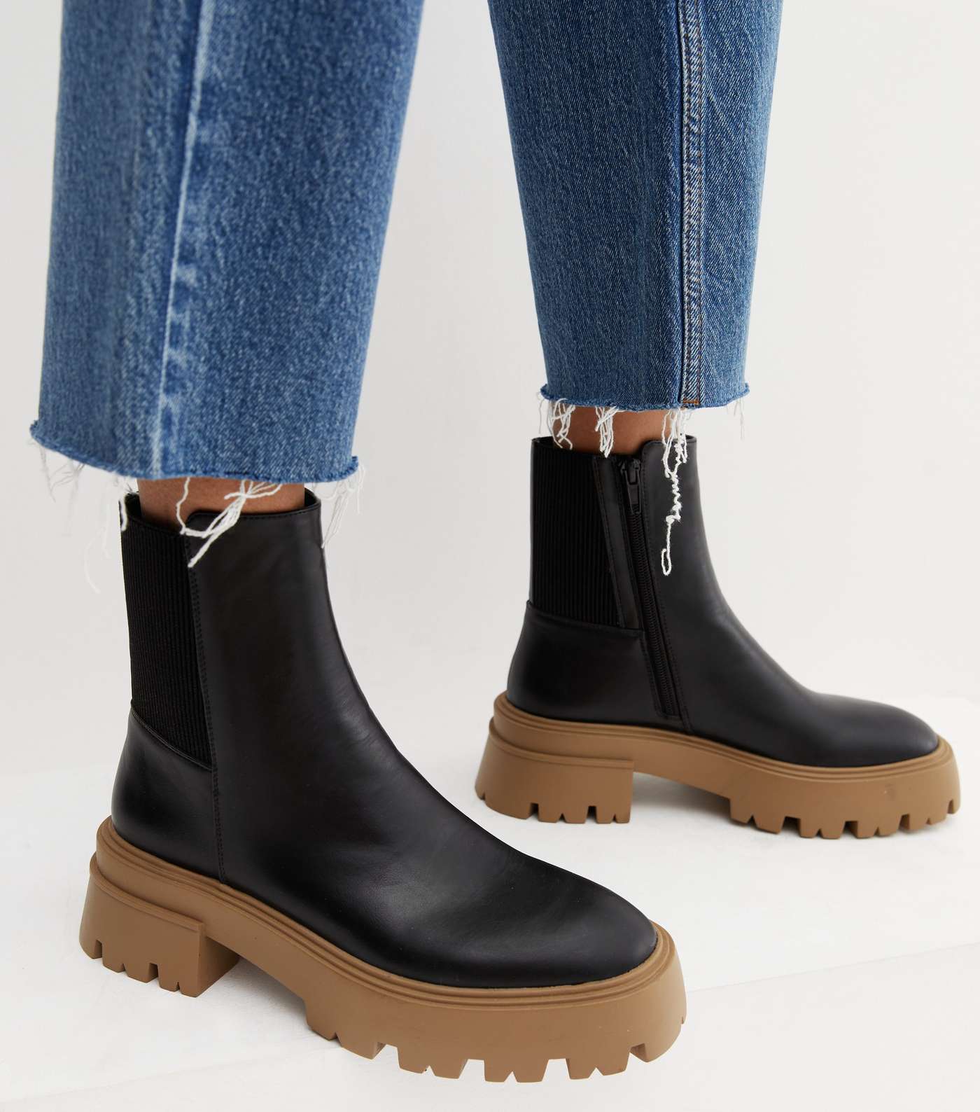 Black Contrast Sole Chunky Chelsea Boots Image 2
