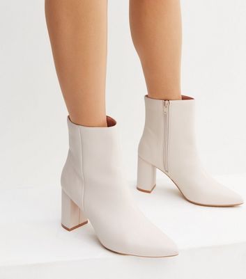 Pointed shop white booties