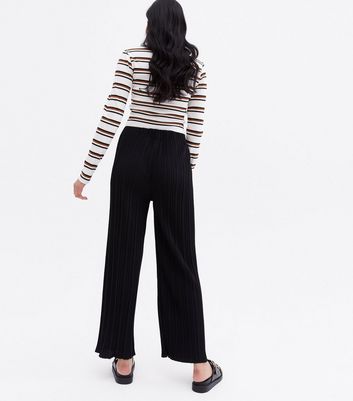 Blue Vanilla Black Pleated Crop 
