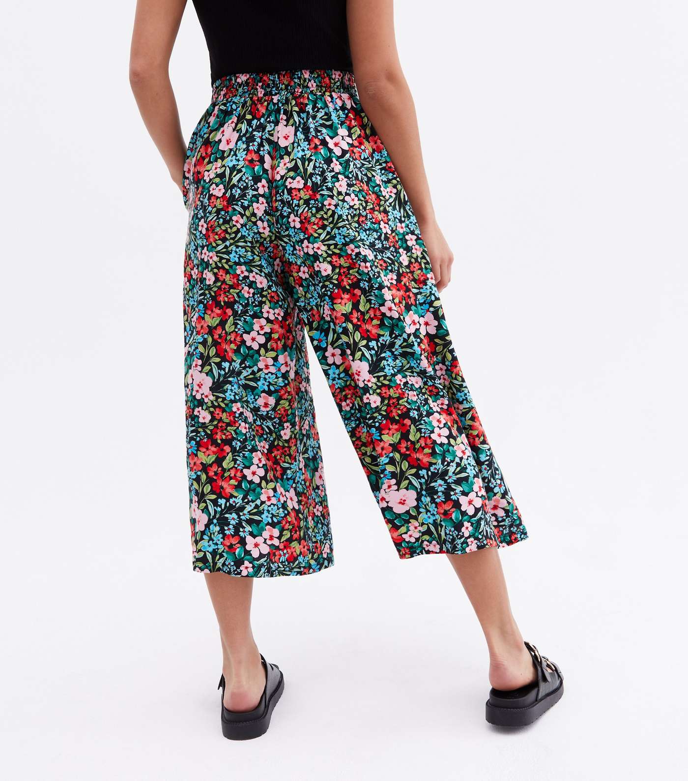 Petite Black Floral Crop Trousers Image 4