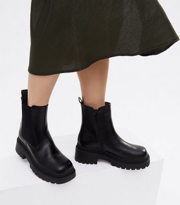 Square toe 2025 chunky boots