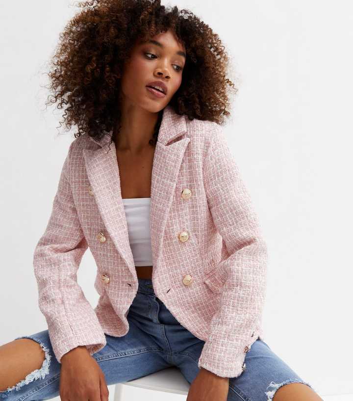 https://media2.newlookassets.com/i/newlook/833163970/womens/clothing/coats-jackets/parisian-pink-check-boucle-blazer.jpg?strip=true&qlt=50&w=720