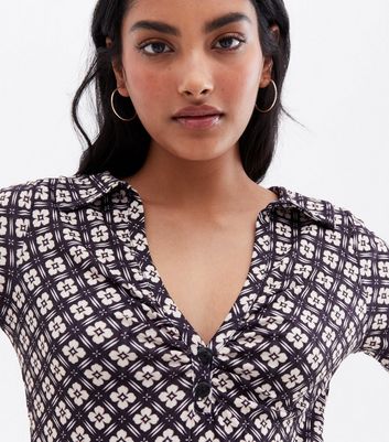 Click to view product details and reviews for Brown Floral Ruched Collared T Shirt New Look.