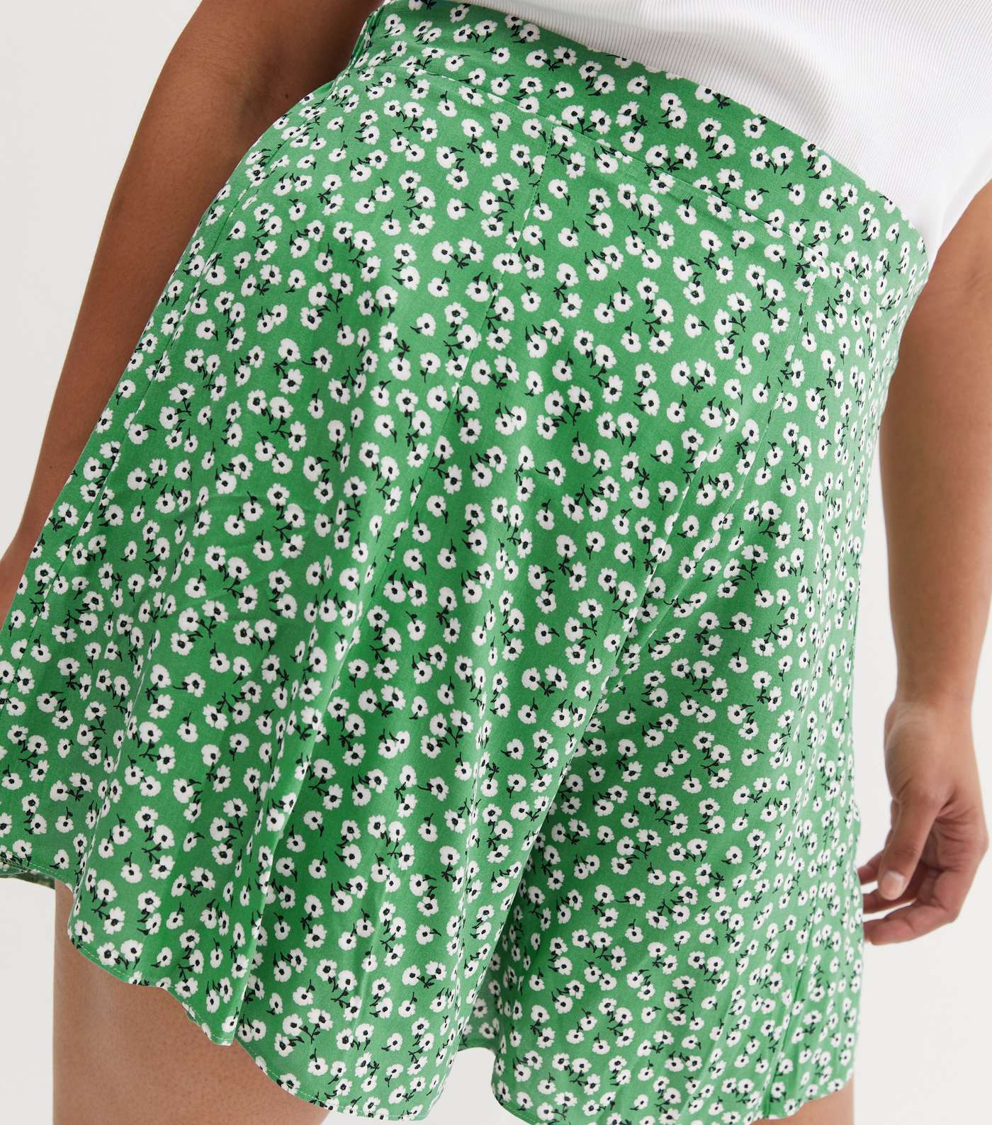 Curves Green Ditsy Floral Flippy Shorts Image 3