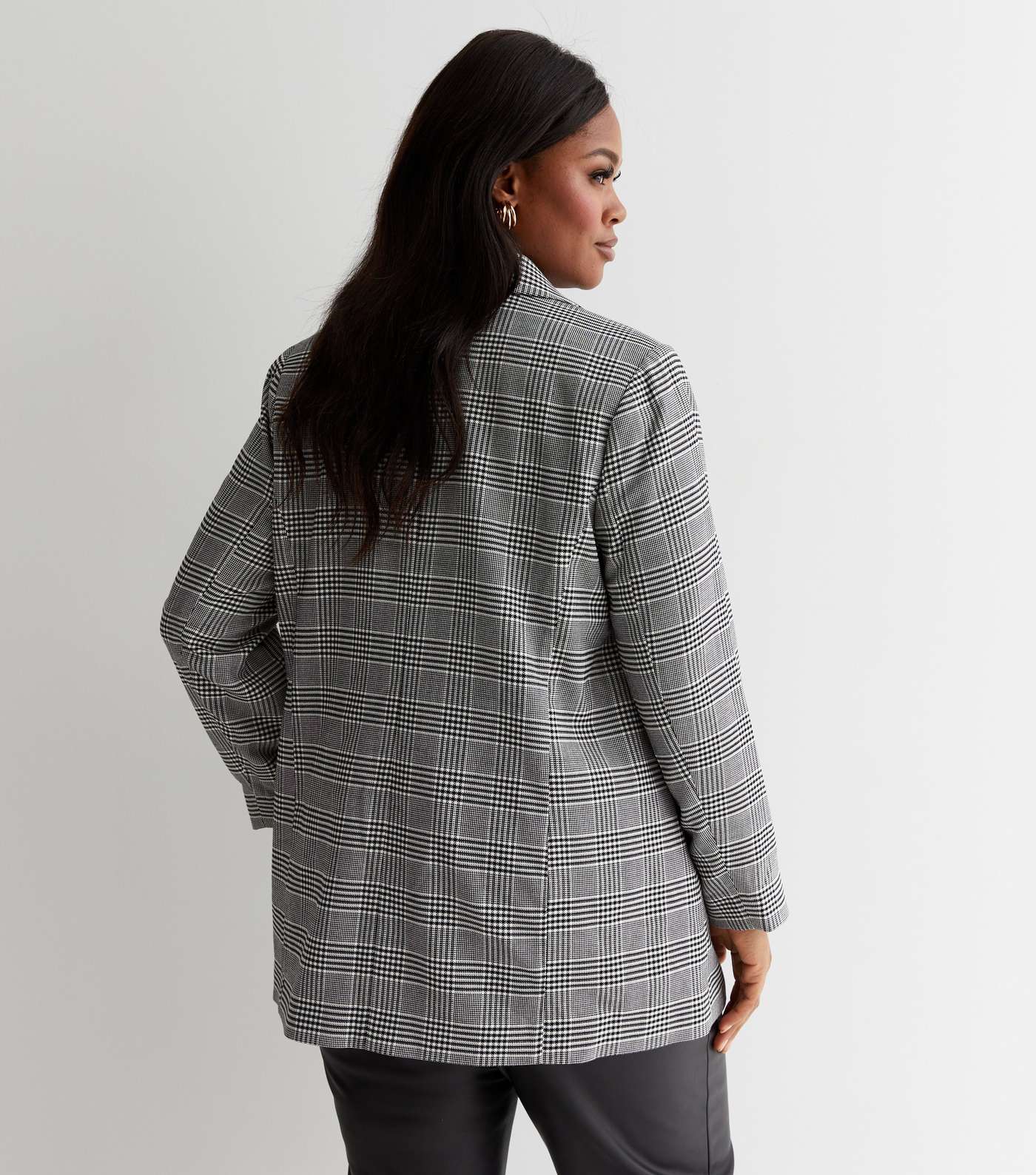 Curves Black Check Relaxed Fit Blazer Image 4