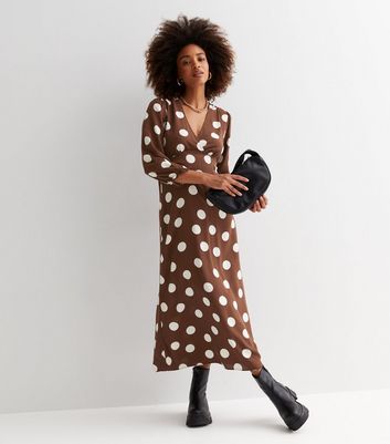 Spotty dress shop with sleeves