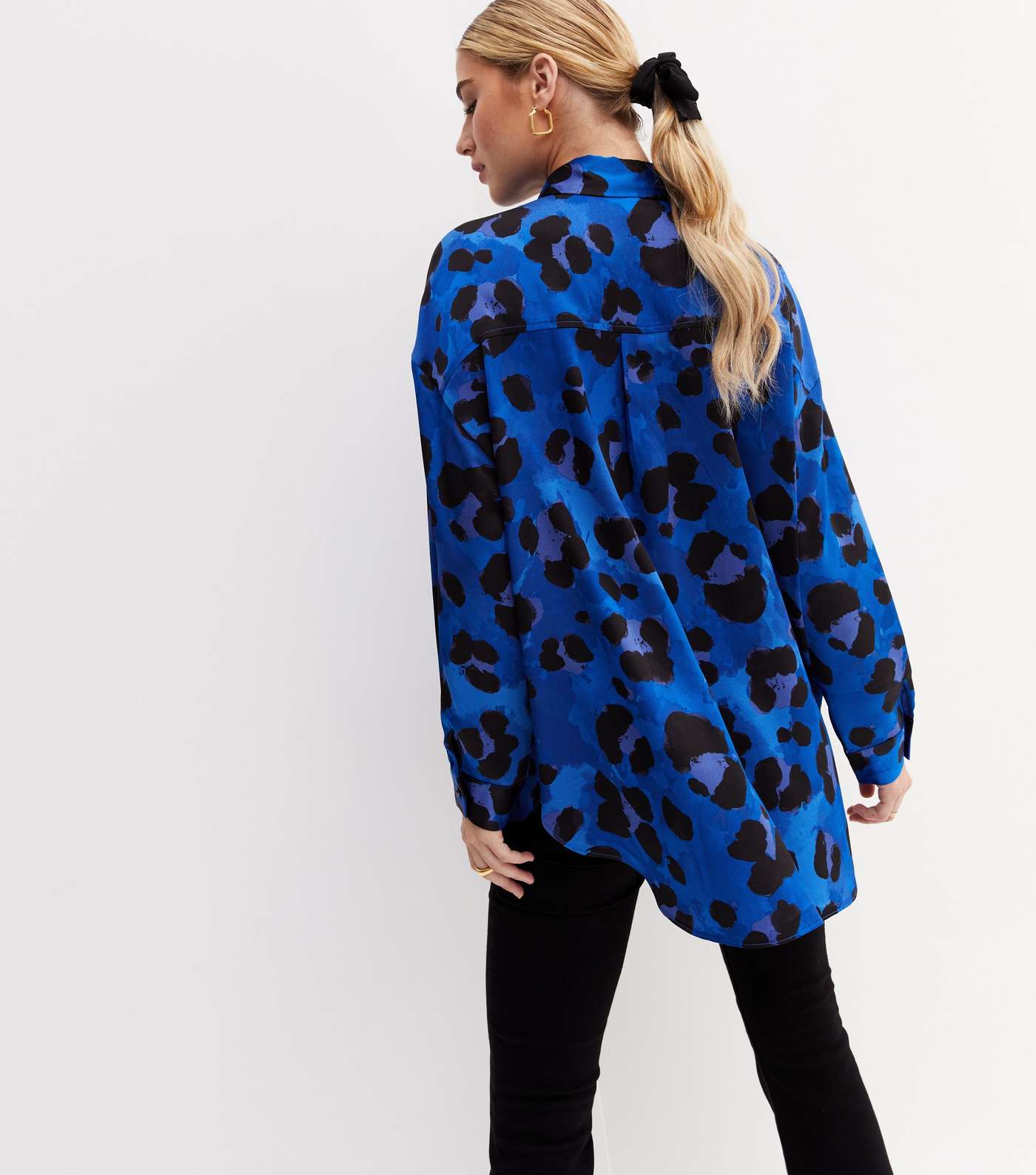 Petite Blue Leopard Print Satin Oversized Shirt Image 4