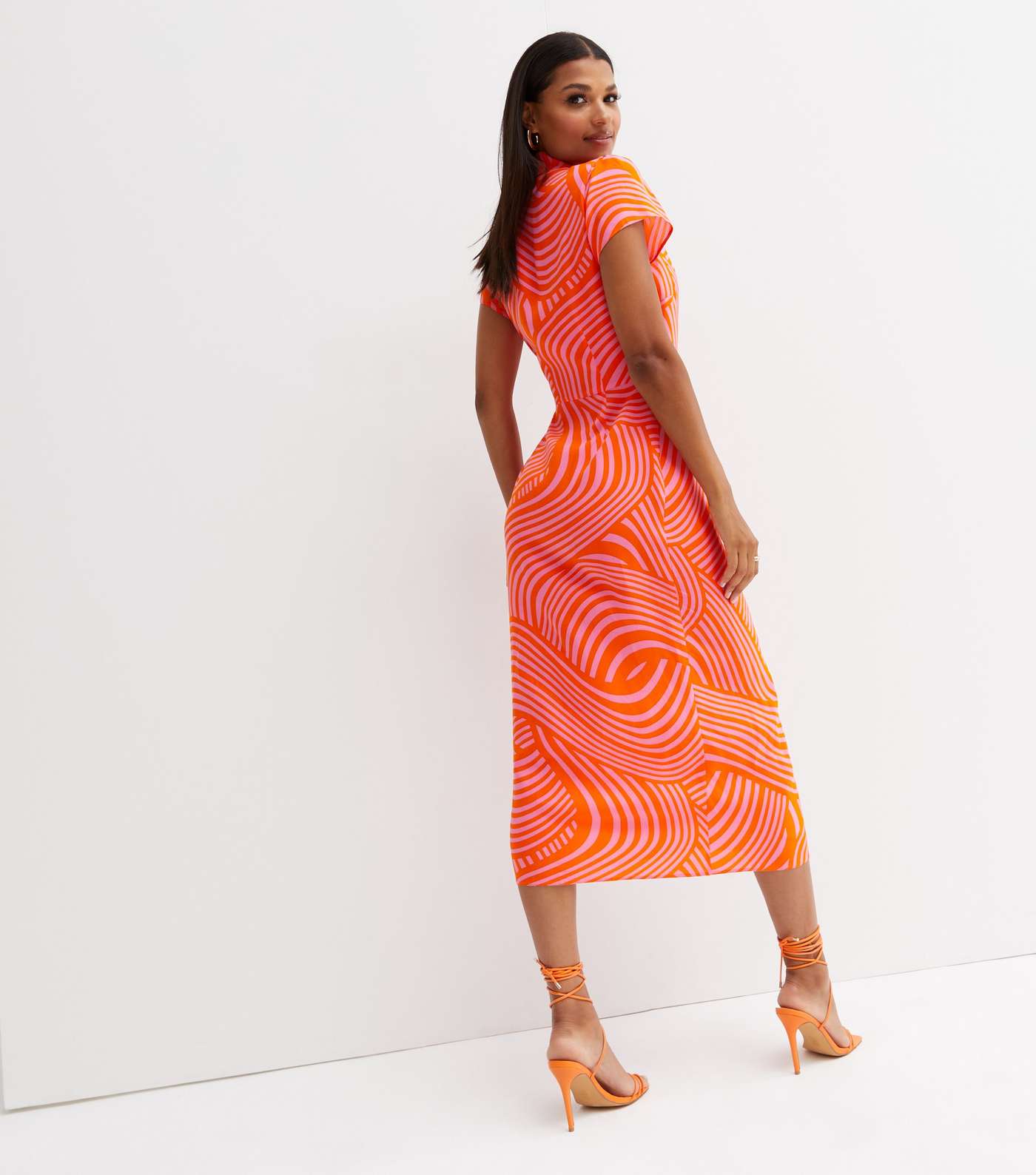 Orange Wavy Collared Short Sleeve Midi Wrap Dress Image 4