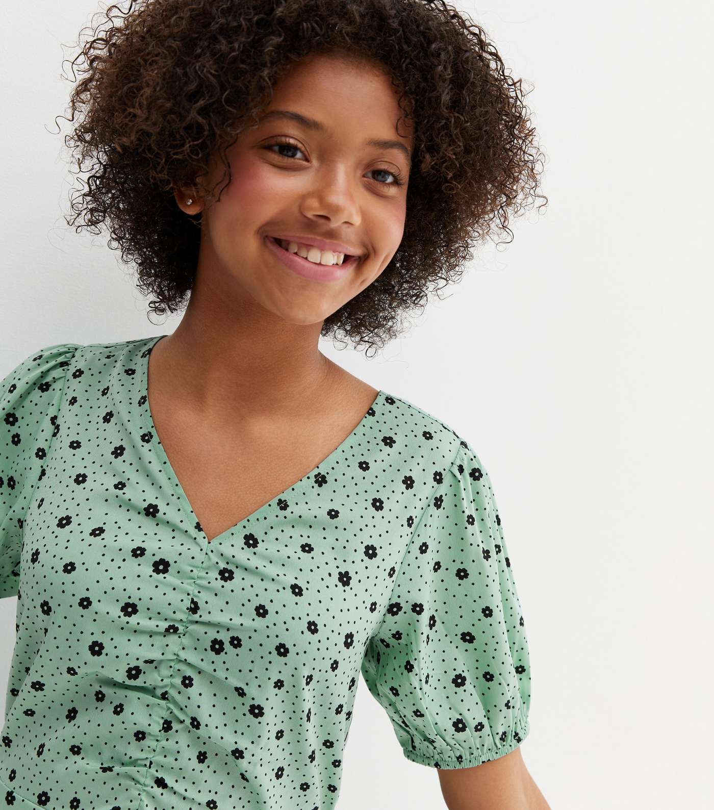 Girls Green Floral Spot Ruched Puff Sleeve Dress Image 3