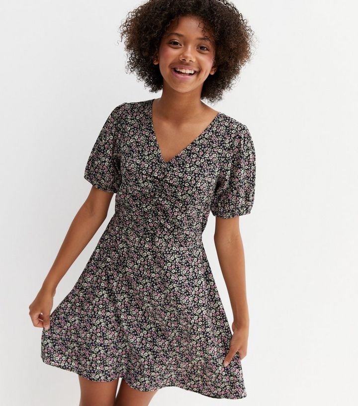Girls Black Floral Ruched Short Puff Sleeve Dress New Look