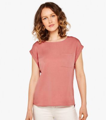 Click to view product details and reviews for Apricot Coral Pocket Front Short Sleeve T Shirt New Look.