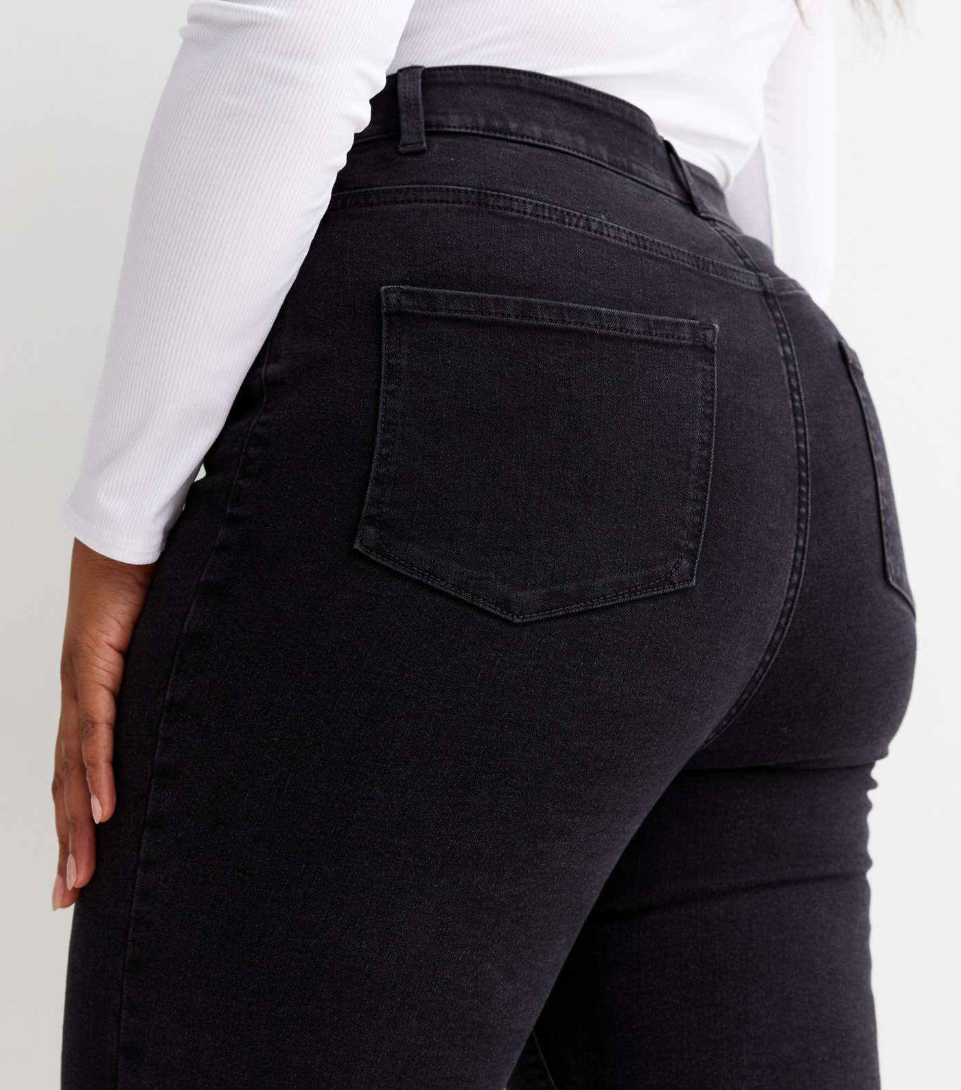 Curves Black Mid Rise Amie Skinny Jeans Image 3