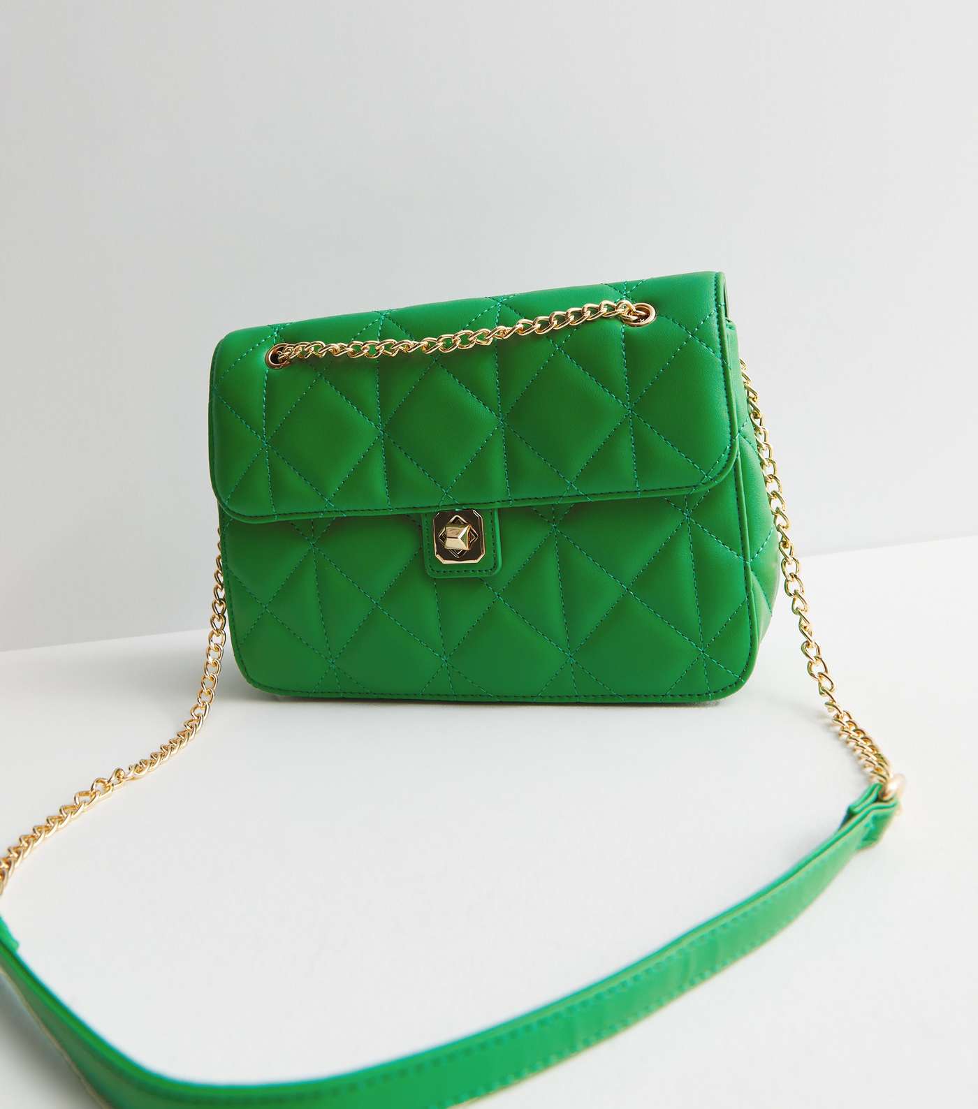 Green Quilted Twist Lock Cross Body Bag Image 3