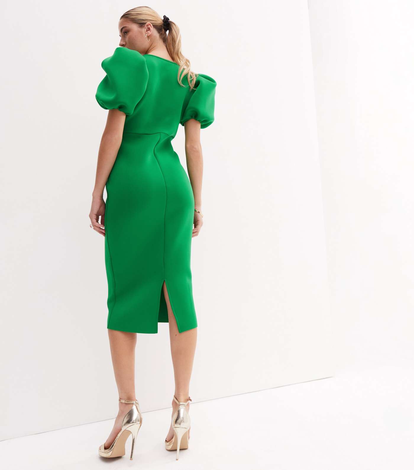 Green Scuba Twist Front Short Puff Sleeve Midi Dress Image 4