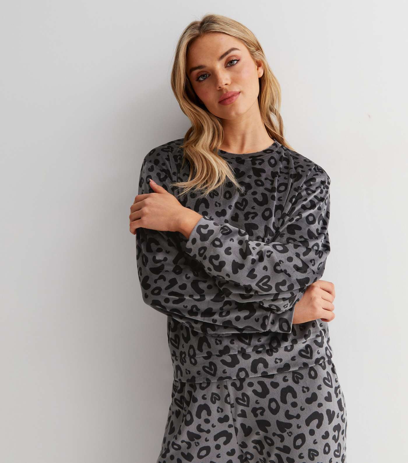 Light Grey Leopard Print Velvet Sweatshirt Image 2
