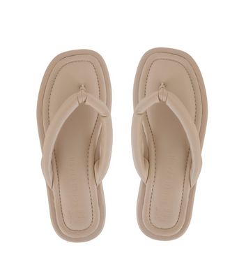 Cream hot sale flip flops