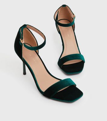 Bottle Green Faux Leather Kolhapuri Heels Design by The Alter at Pernia's  Pop Up Shop 2024