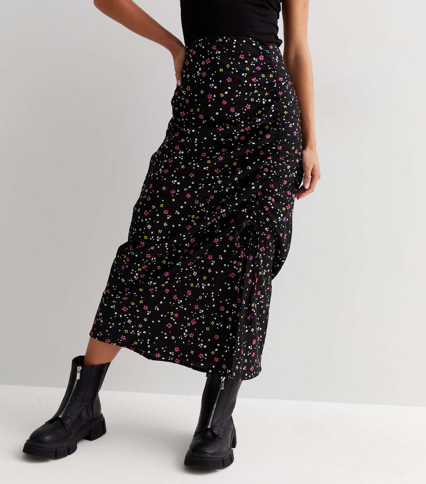 Petite Black Floral Crepe Ruched Midi Skirt Image 2