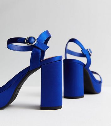 Blue wide hot sale fit sandals