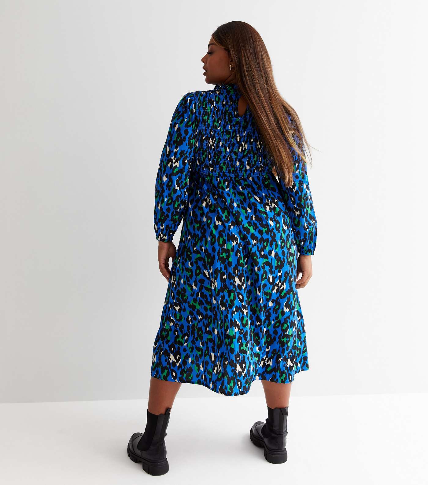 Curves Blue Leopard Print V Neck Shirred Midi Wrap Dress Image 4