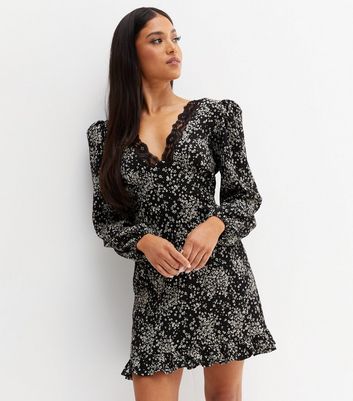 Petite Black Mixed Floral Crinkle Long 