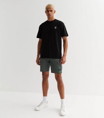 Green cargo hotsell shorts mens