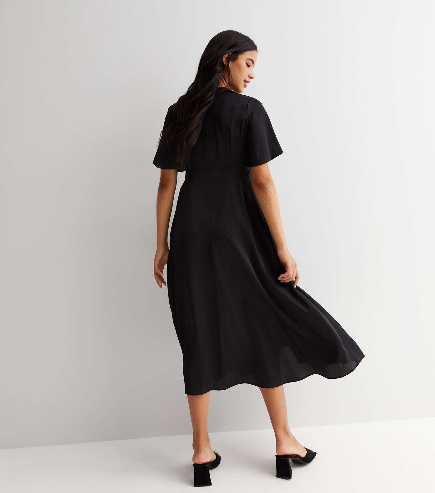 Maternity Black Satin Twist Front Short Sleeve Midi Dress Image 4