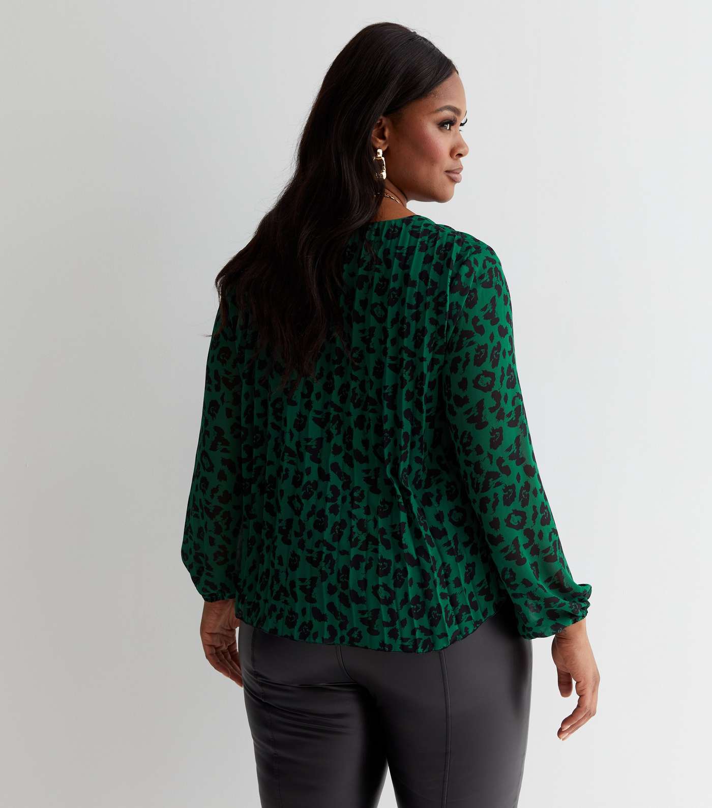 Curves Green Leopard Print Long Sleeve Pleated Top Image 4