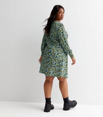 Curves Blue Ditsy Floral Crinkle Square 