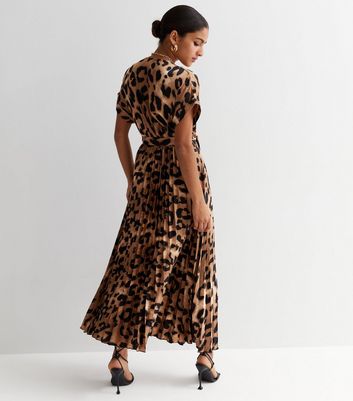 Animal print sales pleated dress