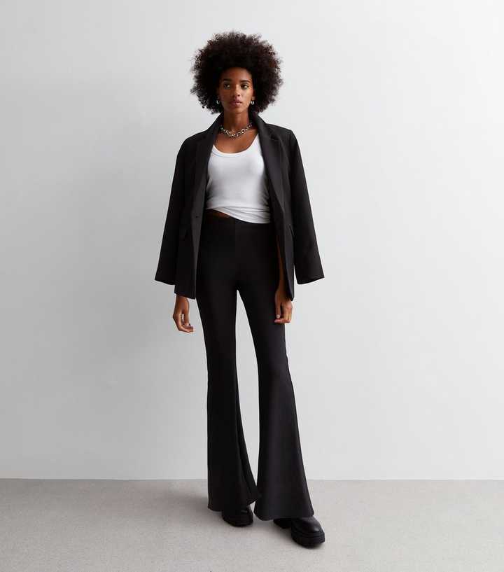 https://media2.newlookassets.com/i/newlook/846750501/womens/clothing/loungewear/black-ribbed-flared-trousers.jpg?strip=true&qlt=50&w=720