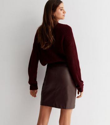 Burgundy leather outlet skirt street style