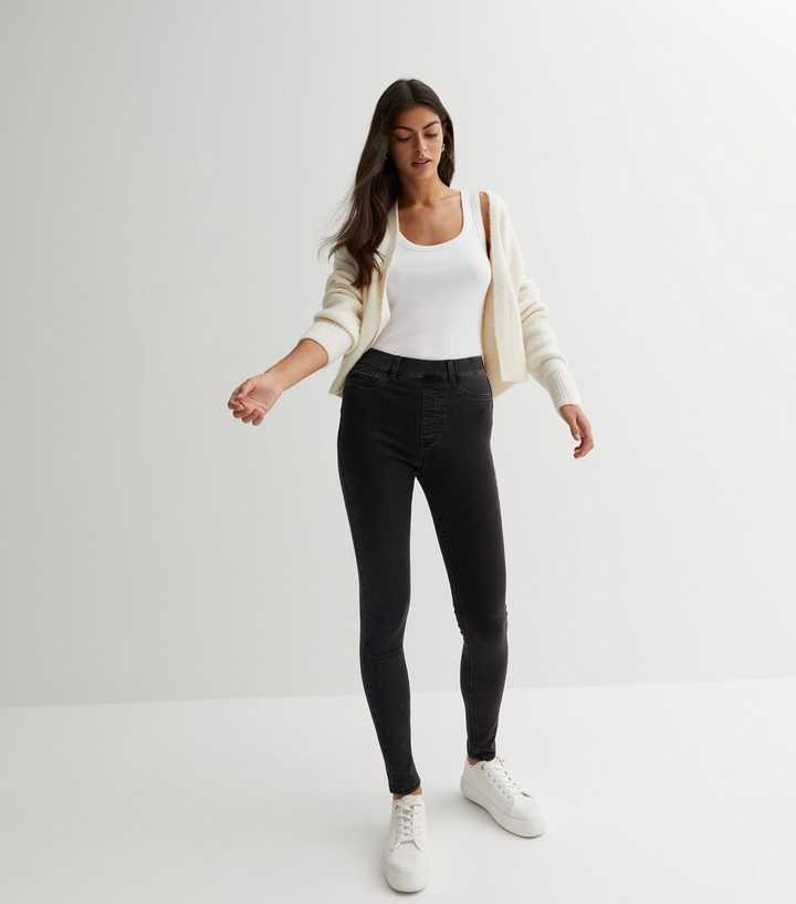 https://media2.newlookassets.com/i/newlook/847385901/womens/clothing/jeans/black-washed-mid-rise-lift-shape-emilee-jeggings.jpg?strip=true&qlt=50&w=720