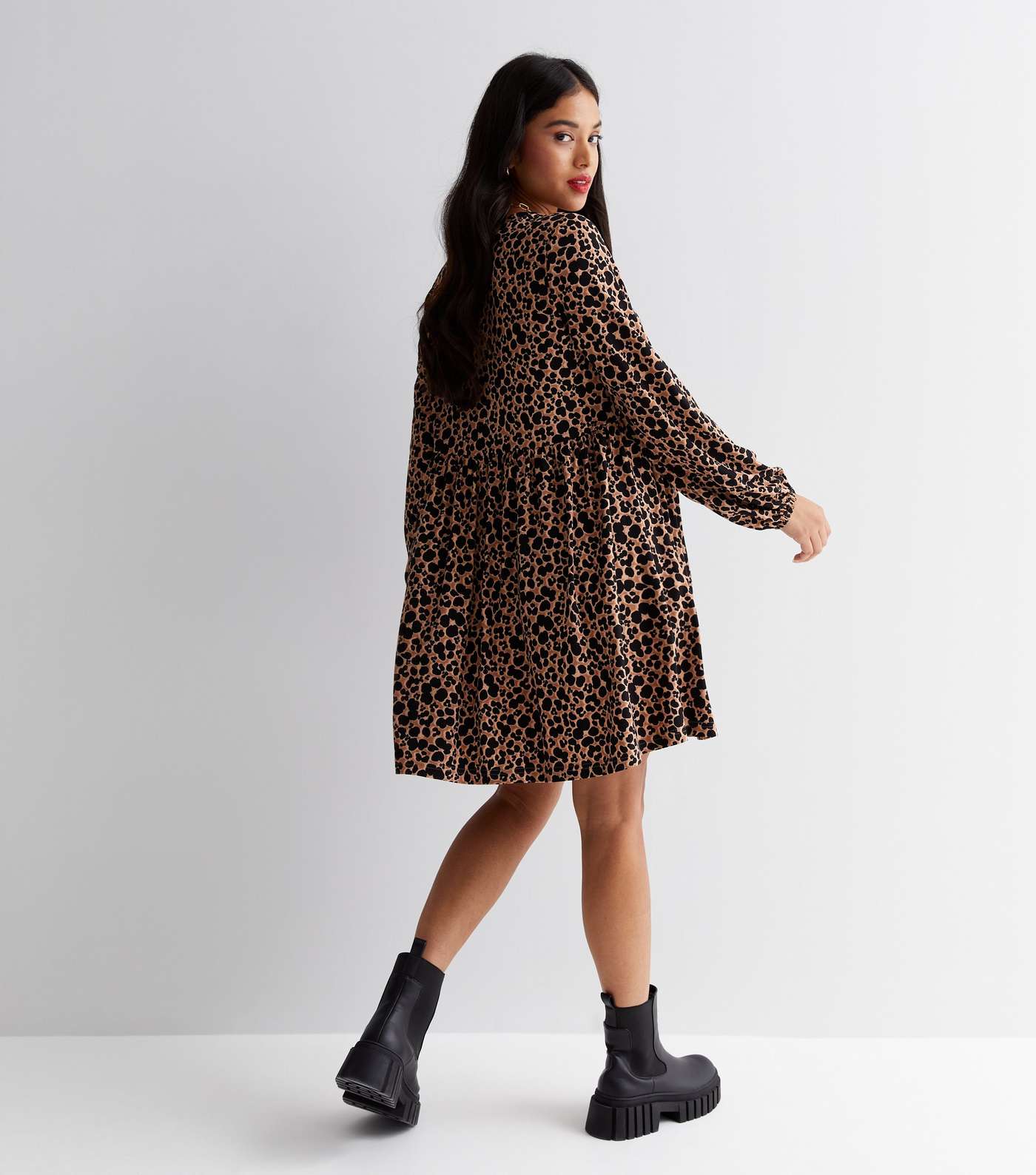 Petite Brown Leopard Print Jersey Mini Smock Dress Image 4