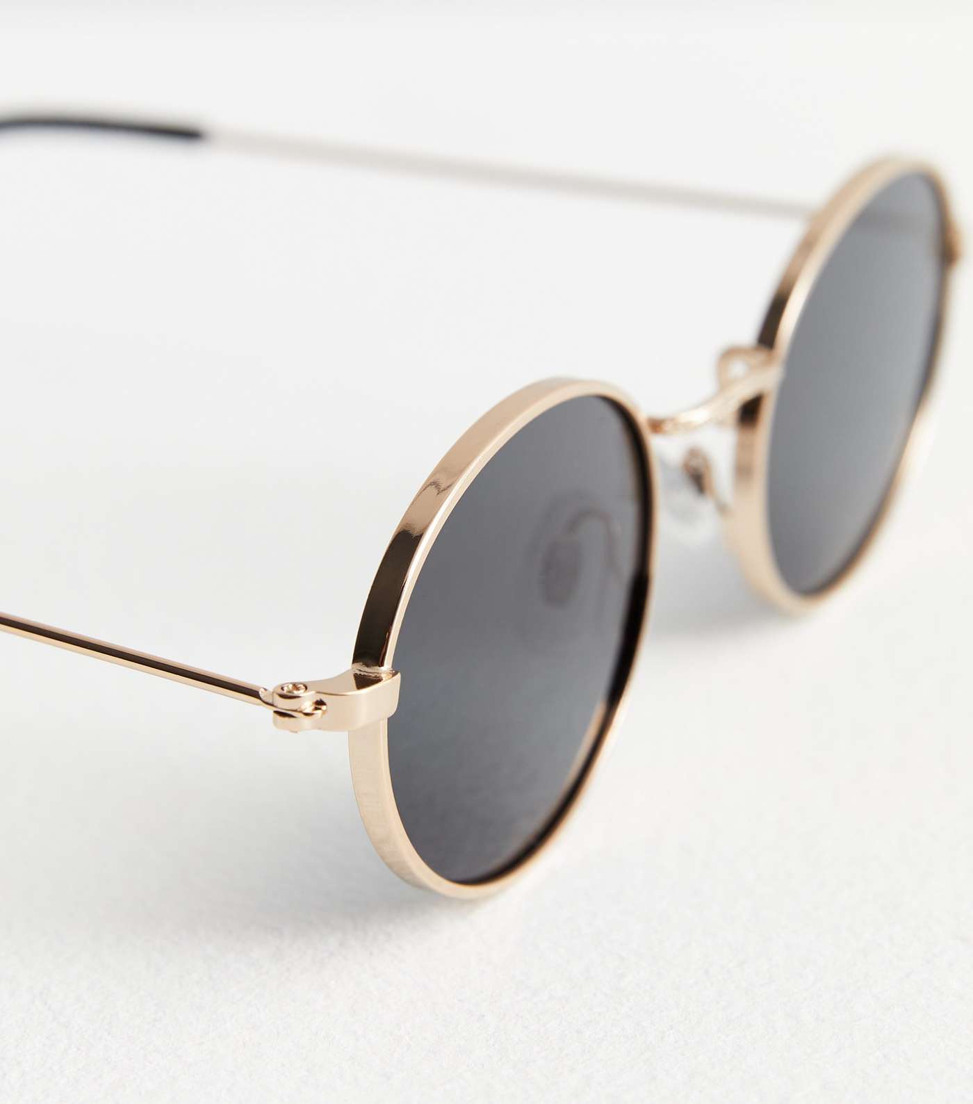 Gold Metal Round Frame Sunglasses Image 3